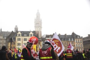 Les membres de la CGT ont répondu nombreux à l&#039;appel de grève du 5 Décembre dans un Lille sous le brouillard