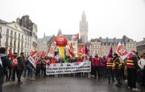Environ 15 000 grévistes auraient participé à la grève du 5 Décembre 2019 dans une ville de Lille sous le brouillard