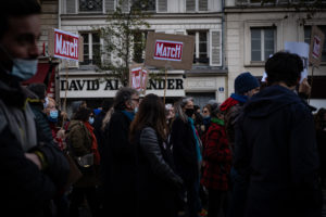L'équipe du journal Paris Match manifestait contre la loi de sécurité globale. © Chloé Lavoisard